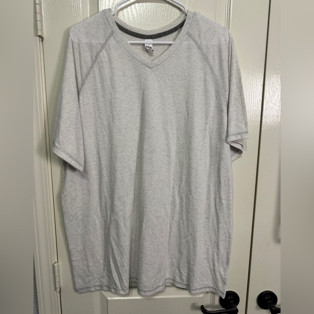 Alo Men’s V-Neck SS Tee Heathered Cream/Gray